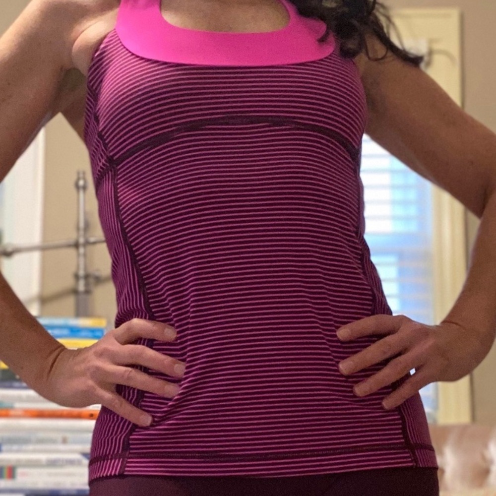 Lululemon 🍋 scoop neck top w/built-in bra - size 4 PERFECT condition
